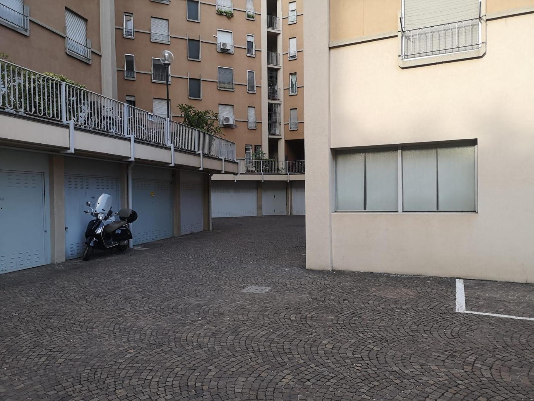 Cadolini - Secured Parking! - Duomo In 20 Min - Quiteness And Garden Appartement *