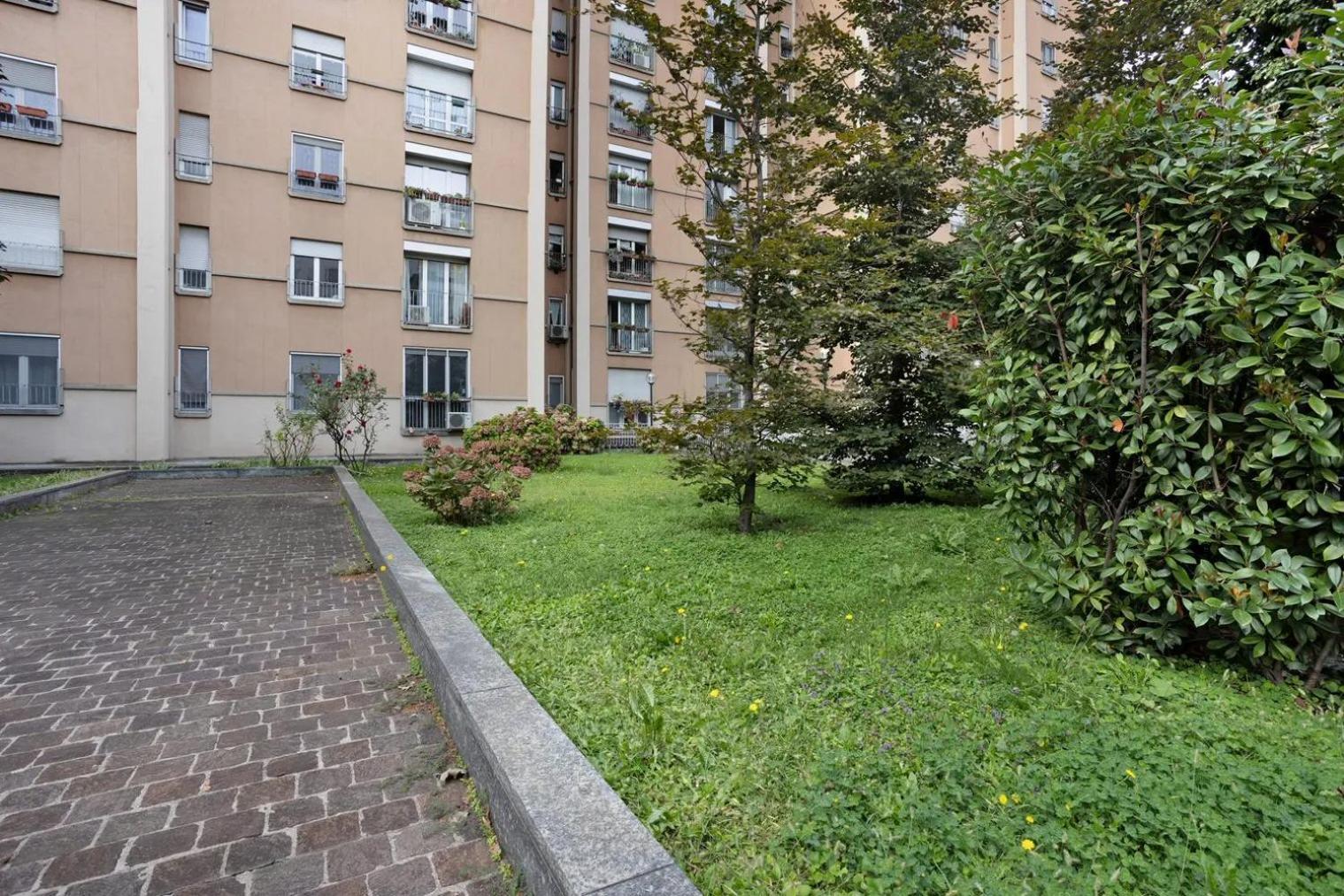 Appartement Cadolini - Secured Parking! - Duomo In 20 Min - Quiteness And Garden Milaan